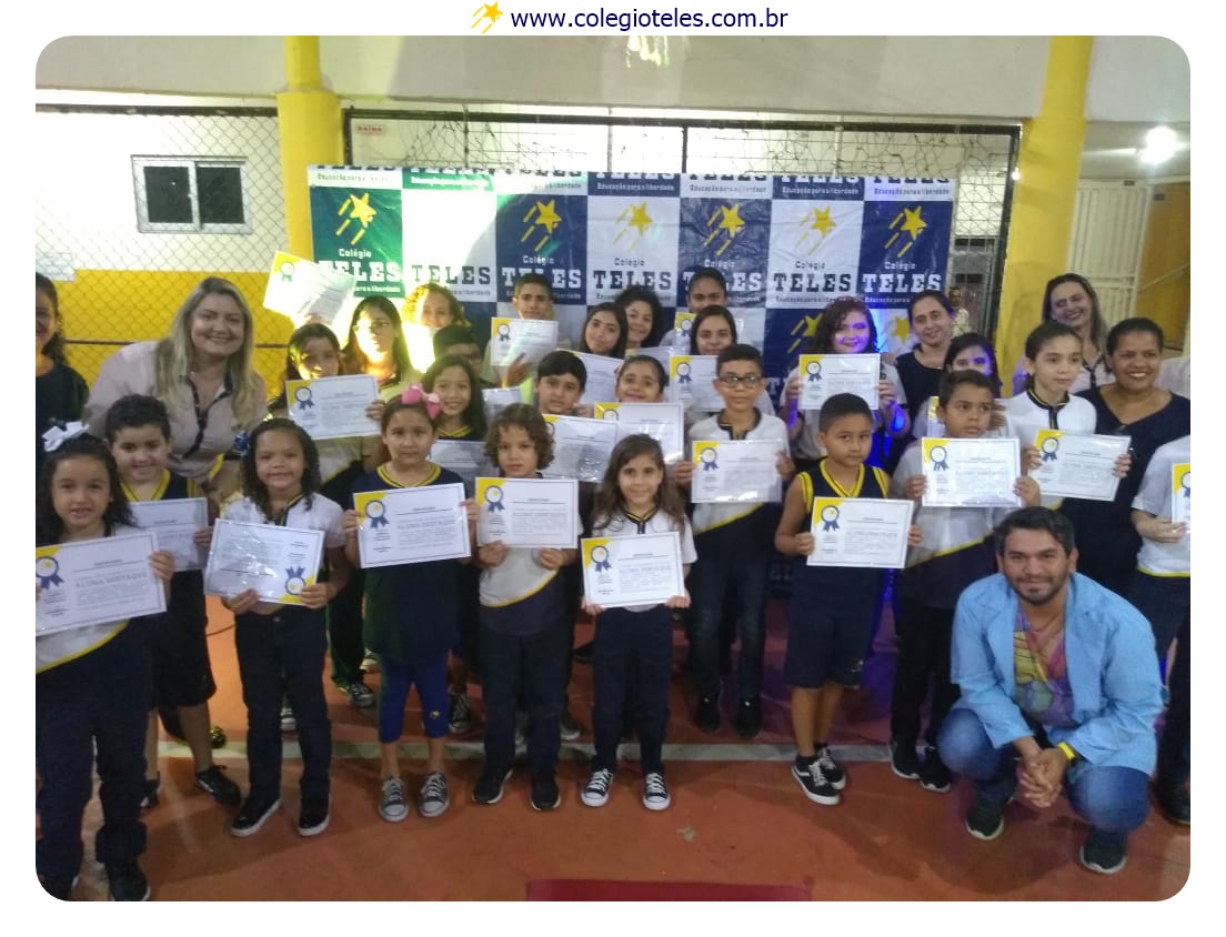 Entrega-Certificado-Alunos-Destaque-3º-Bimestre-Colegio-Teles-1